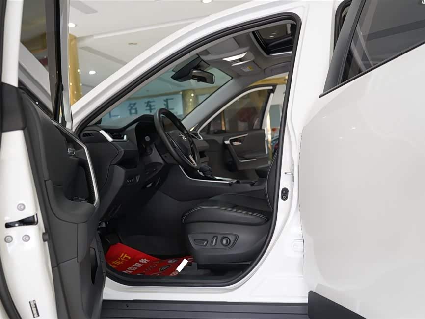 Toyota RAV4 2025 car image #6