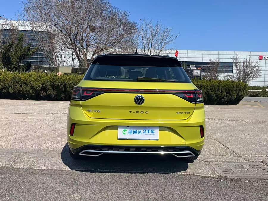 Volkswagen T-Roc 2023 car image #6