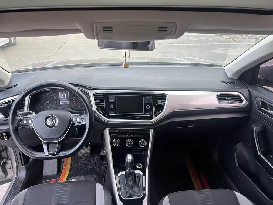 Volkswagen T-Roc 2020 car image #6
