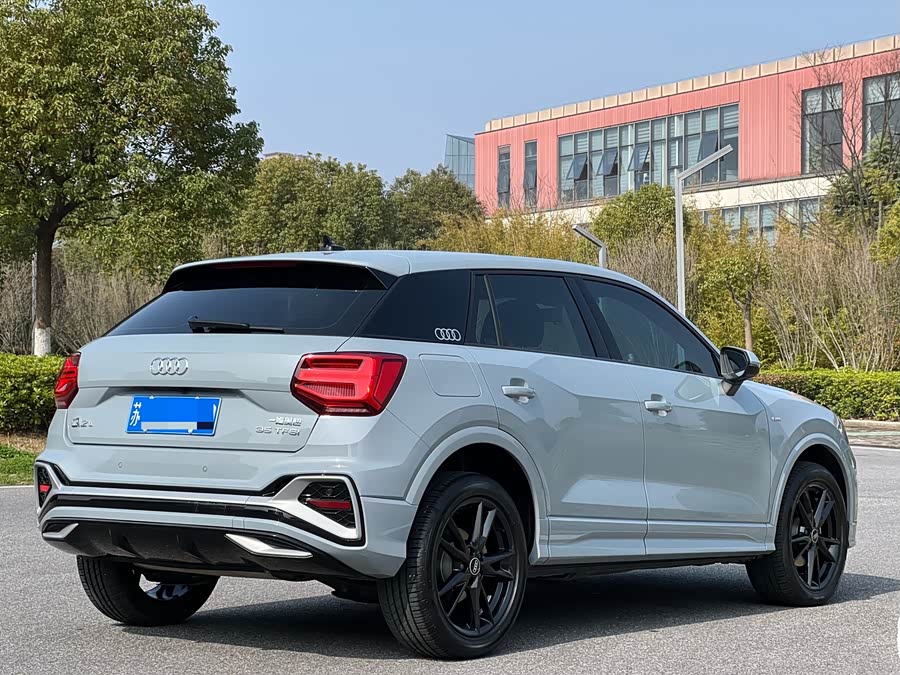 Audi Q2L 2023 صورة سيارة #6