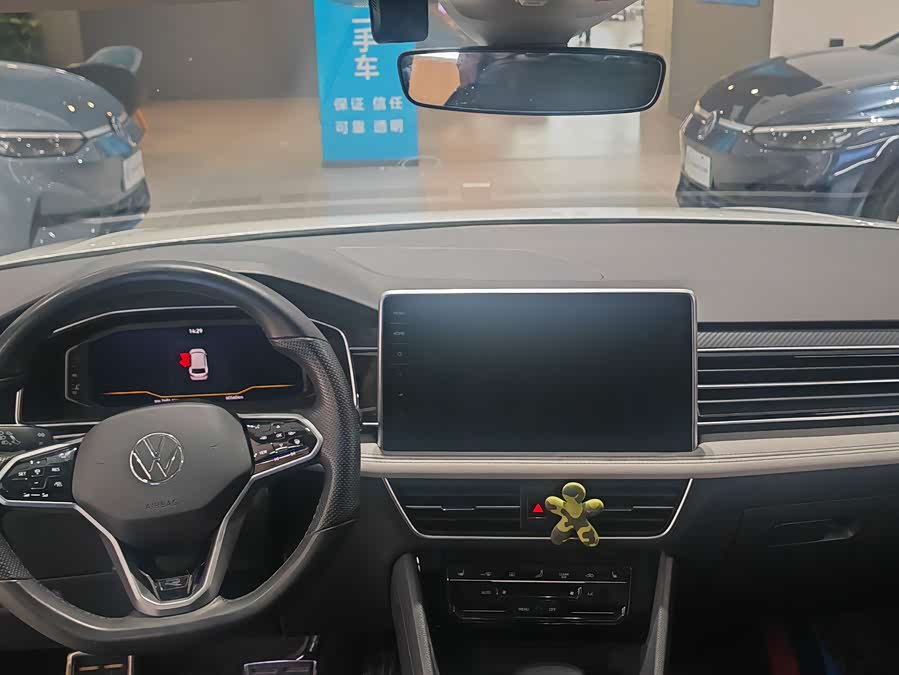 Volkswagen Tiguan L 2023 car image #6