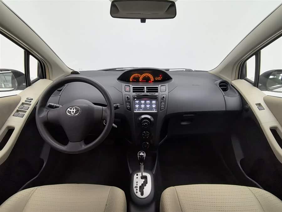 Toyota Yaris 2011 car image #6