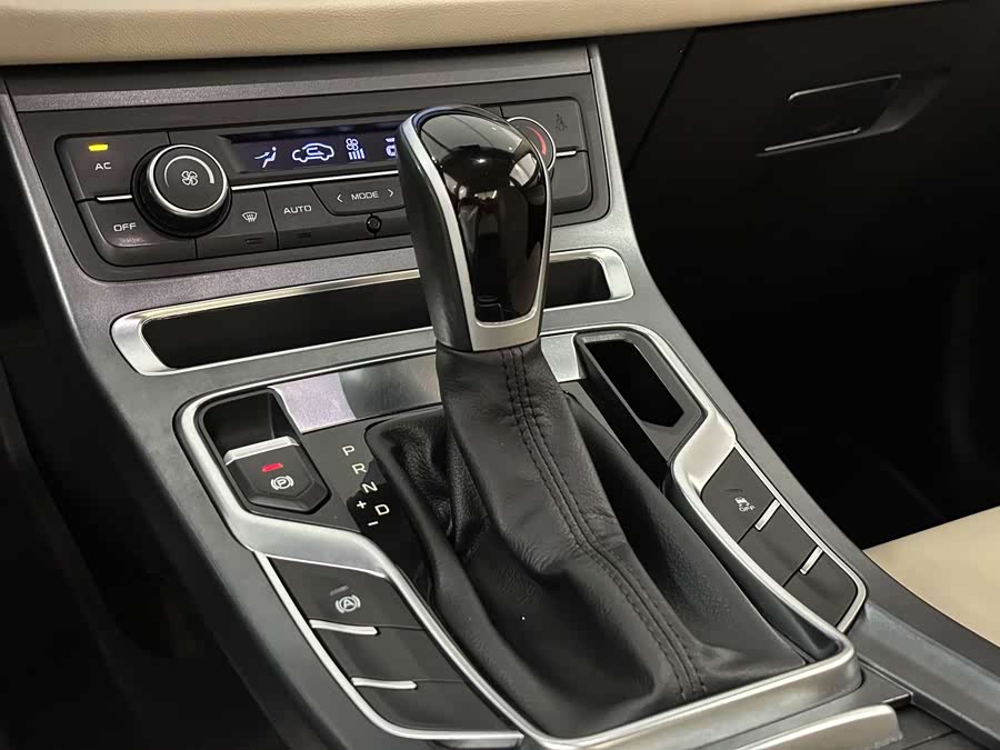GEELY Emgrand 2019 car image #6