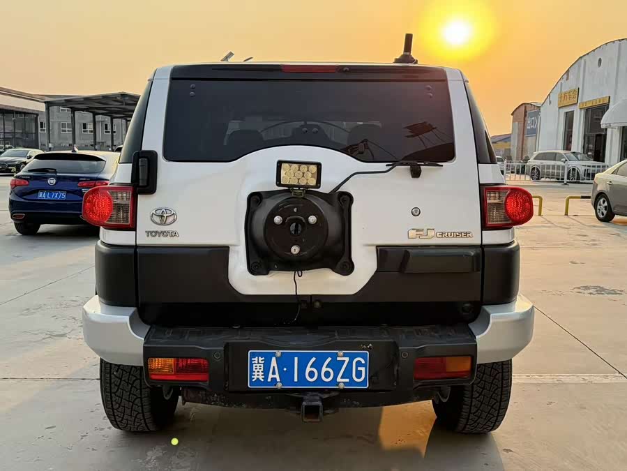 Toyota FJ Cruiser 2008 immagine di auto #6