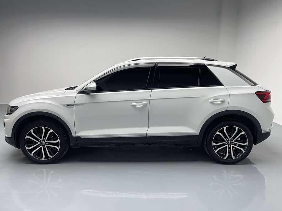 Volkswagen T-Roc 2022 car image #6