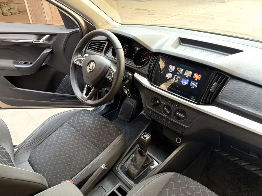 Skoda Kamiq 2021 car image #6