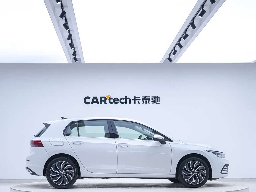 Volkswagen Golf 2022 car image #6