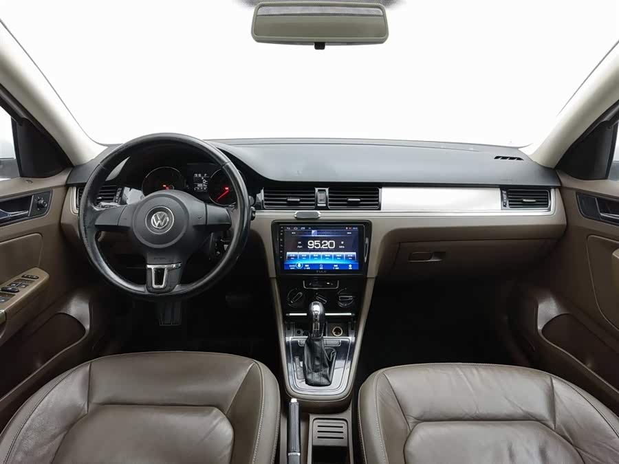 Volkswagen Bora 2013 car image #6