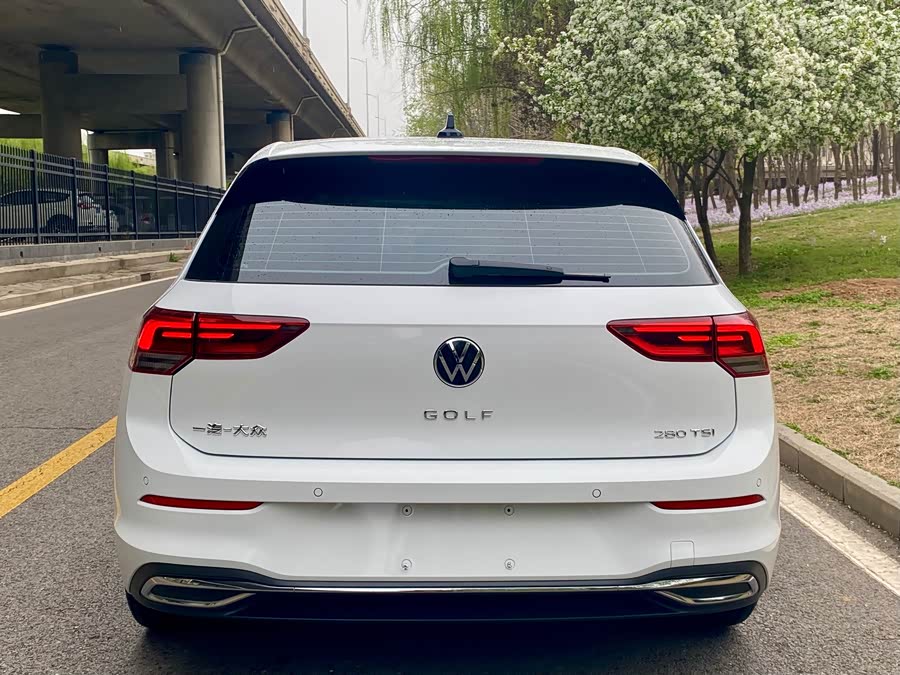 Volkswagen Golf 2021 car image #6