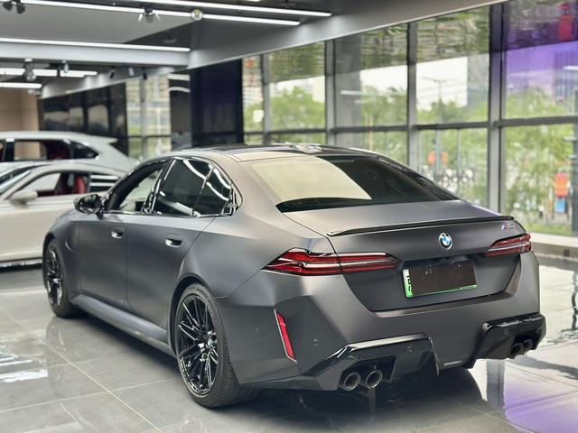 BMW M5 New Energy 2025 immagine di auto #6