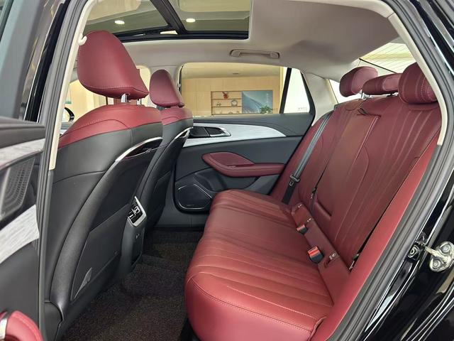 HongQi H5 PHEV 2025 #6 HongQi H5 PHEV 2025 car image #6