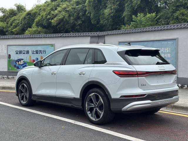 Audi Q5 e-tron 2024 #6 Audi Q5 e-tron 2024 صورة سيارة #6