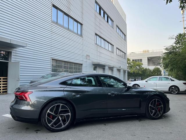 Audi RS e-tron GT 2023 immagine di auto #6