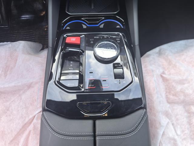 BMW M5 New Energy صورة سيارة #6