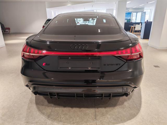 Audi RS e-tron GT 2025 #6 Audi RS e-tron GT 2025 car image #6