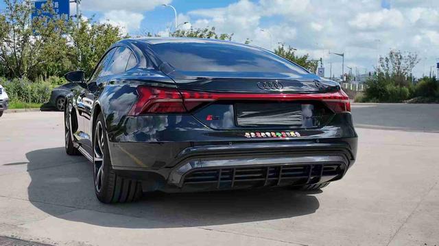 Audi RS e-tron GT 2024 car image #6