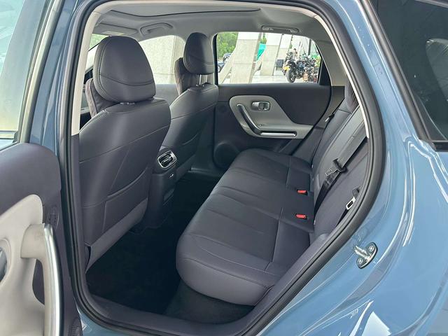 零跑汽车 零跑B01 2025 汽车图片 #6