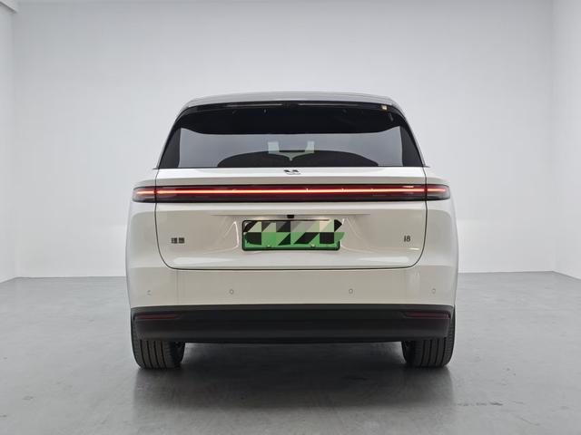 Li i8 2025 image de voiture #6