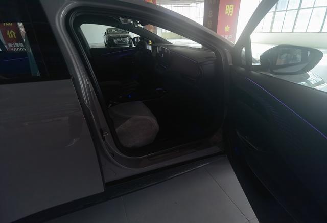 HongQi EH7 2025 #6 HongQi EH7 2025 car image #6