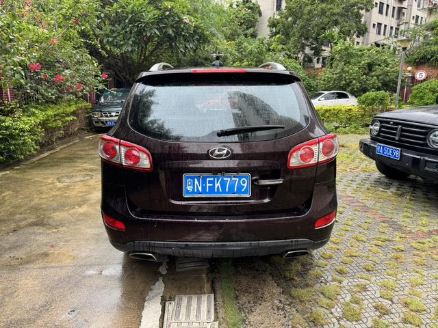 Hyundai Santa Fe Classic 2010 car image #6