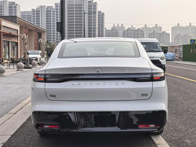 零跑汽车 零跑B01 2025 汽车图片 #6