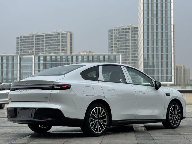 零跑汽车 零跑B01 汽车图片 #6