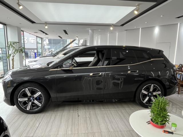 BMW iX 2023 car image #6