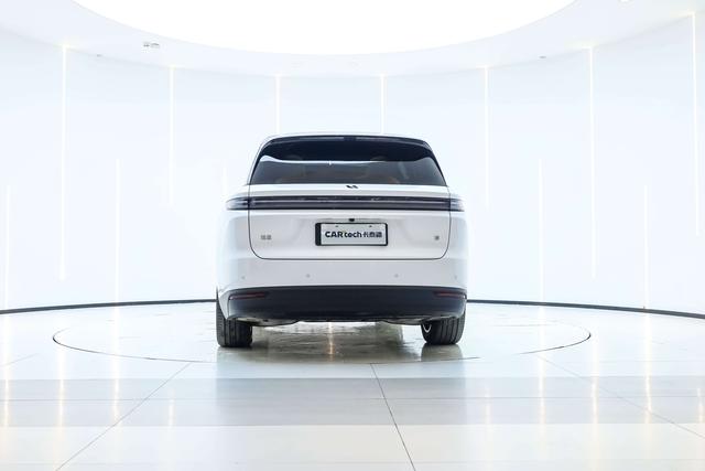 Li i8 2025 image de voiture #6