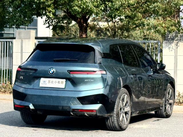 BMW iX 2024 car image #6