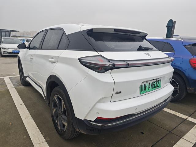 哪吒汽车 哪吒X 2023 汽车图片 #6