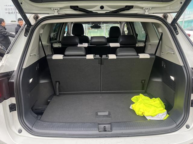 Volkswagen ID.6 Crozz 2024 #6 Volkswagen ID.6 Crozz 2024 immagine di auto #6