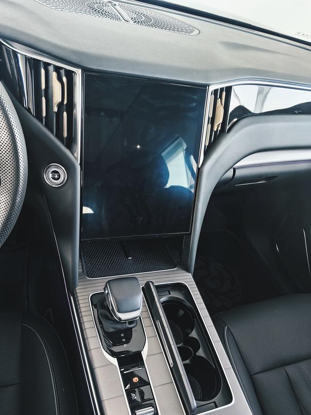 HongQi HS3 PHEV 2024 car image #6