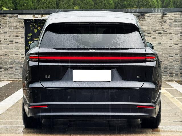 Li i8 2025 image de voiture #6