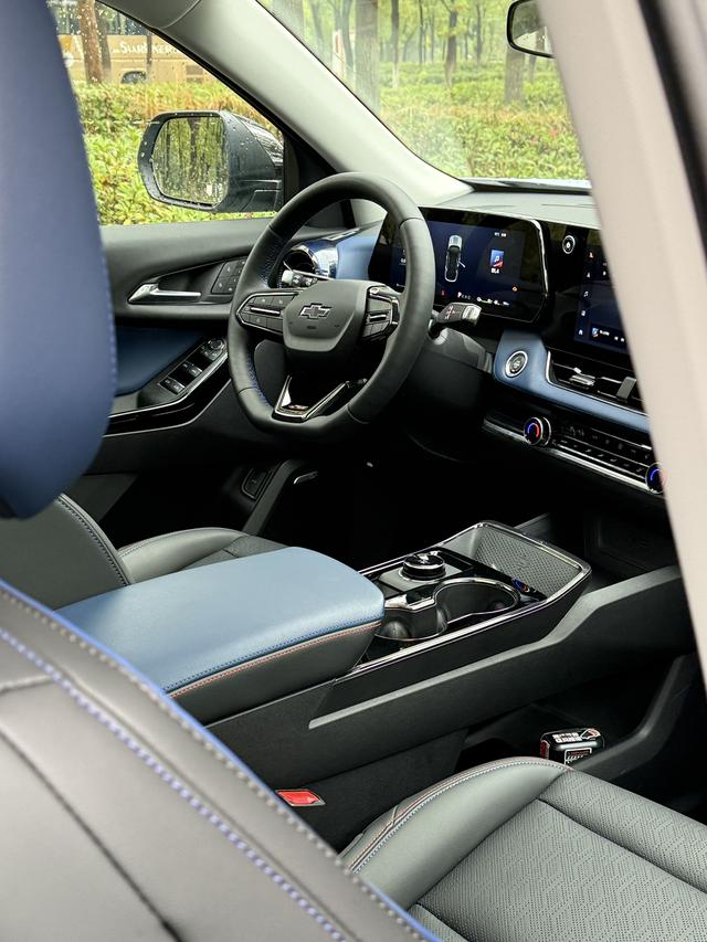 Chevrolet Equinox Plus 2025 #6 Chevrolet Equinox Plus 2025 car image #6