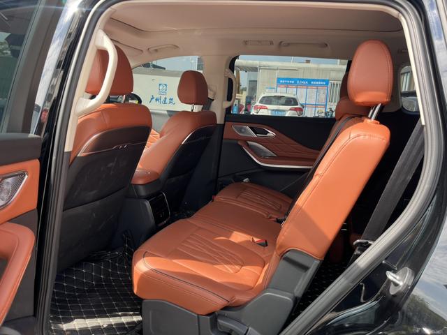 HongQi HS7 PHEV 2025 car image #6