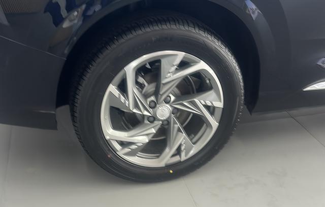 HongQi HS3 PHEV 2025 #6 HongQi HS3 PHEV 2025 car image #6