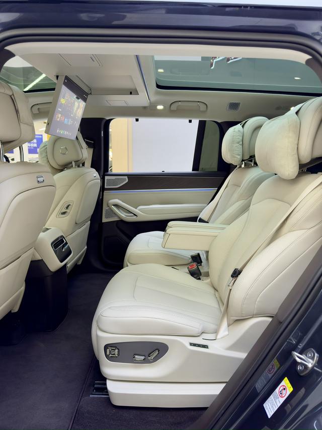 Denza N8 2025 صورة سيارة #6