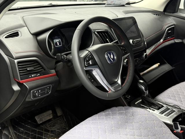 Changan CS15 EV 2017 #6 Changan CS15 EV 2017 car image #6