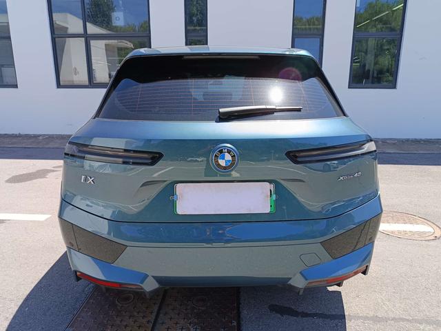 BMW iX 2023 car image #6