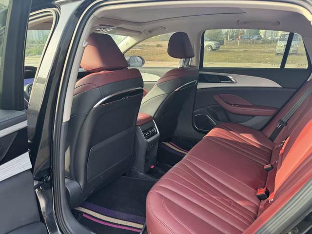 HongQi E-HS3 2025 #6 HongQi E-HS3 2025 car image #6