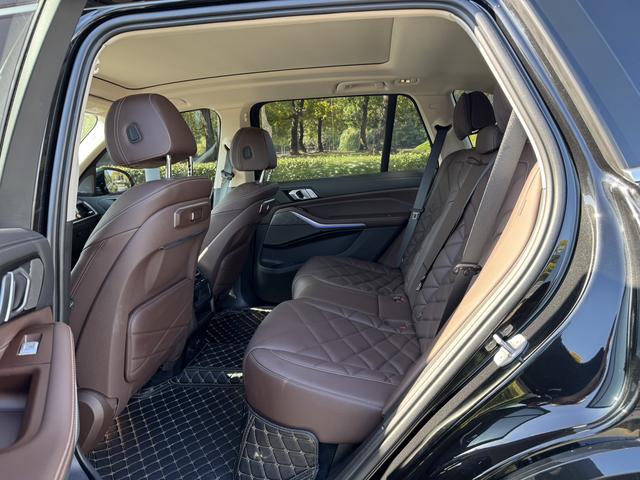 BMW X5 2024 car image #6