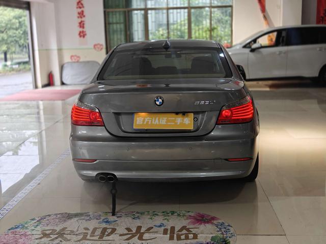 BMW X7 M60i 2010 car image #6