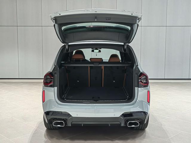 BMW iX M60 2024 car image #6