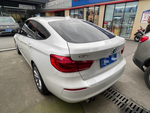 BMW i5 M60 2016 car image #6