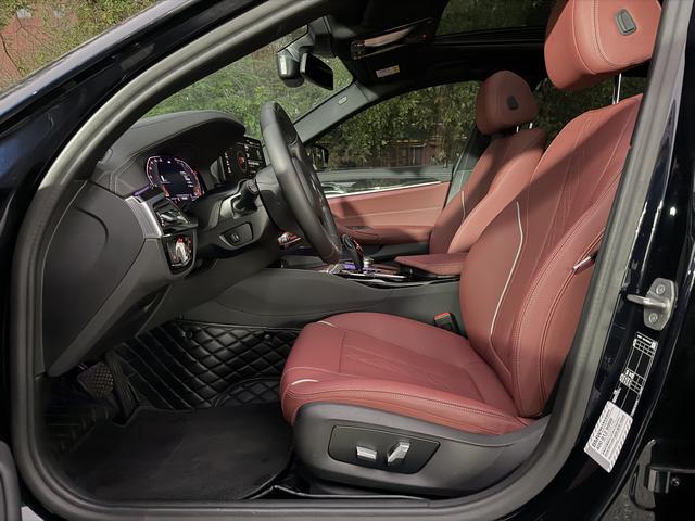 BMW X7 M60i 2022 car image #6