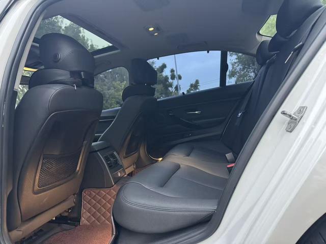 BMW X7 M60i 2016 car image #6