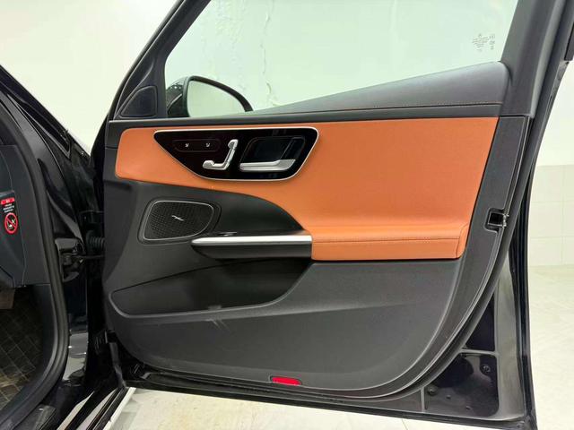 Mercedes-Benz R Class 2023 car image #6