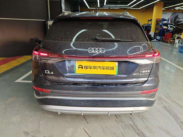 Audi Q4 e-tron 2024 صورة سيارة #6