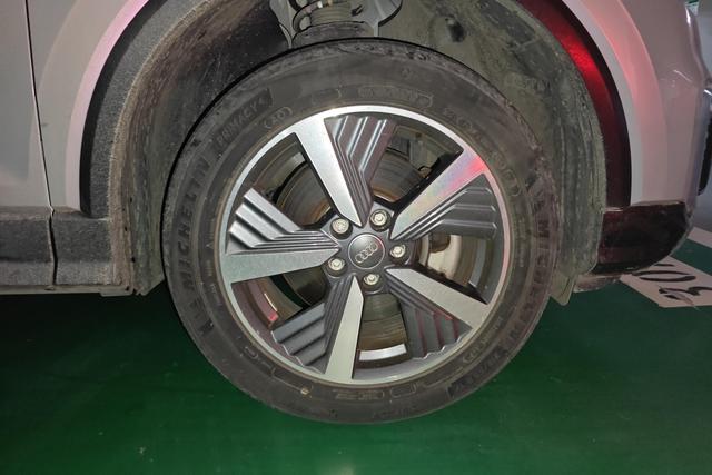 Audi Q2L e-tron 2020 car image #6