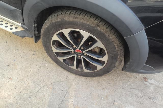 Forthing JOYEAR X5 2015 #6 Forthing JOYEAR X5 2015 car image #6